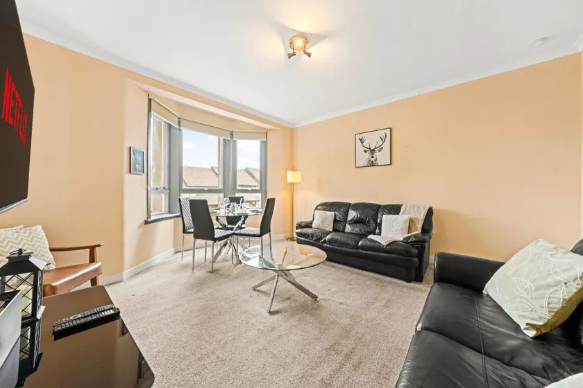 Bright & Modern Family Flat near City Centre - Image 1