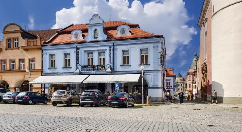 Hotel Zlatá Včela - Image 1