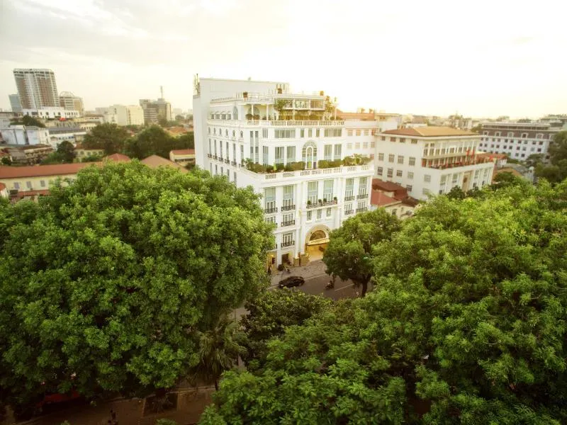 Apricot Hotel - Image 1