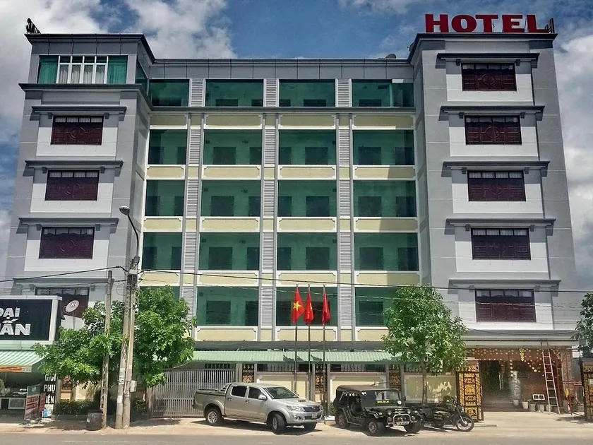 Au Lac Hotel - Image 1