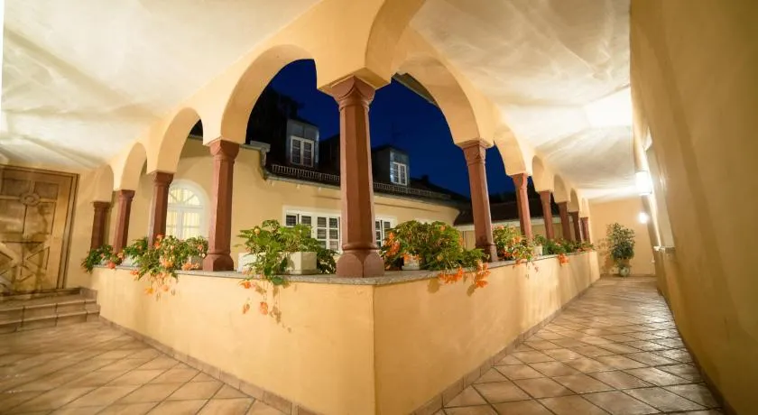 Boardinghouse Hotel Münchner Hof Pfarrkirchen - Image 1
