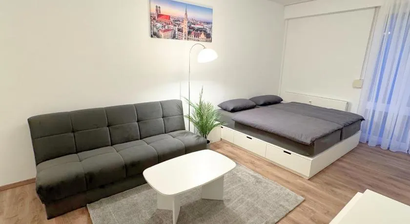 Modern, quiet apartment right by S-Bahn - close to Munich & airport - Image 1