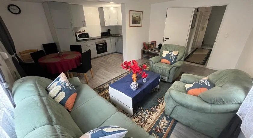 Maison neuve chaleureuse pour 1 à 4 personnes - Image 1