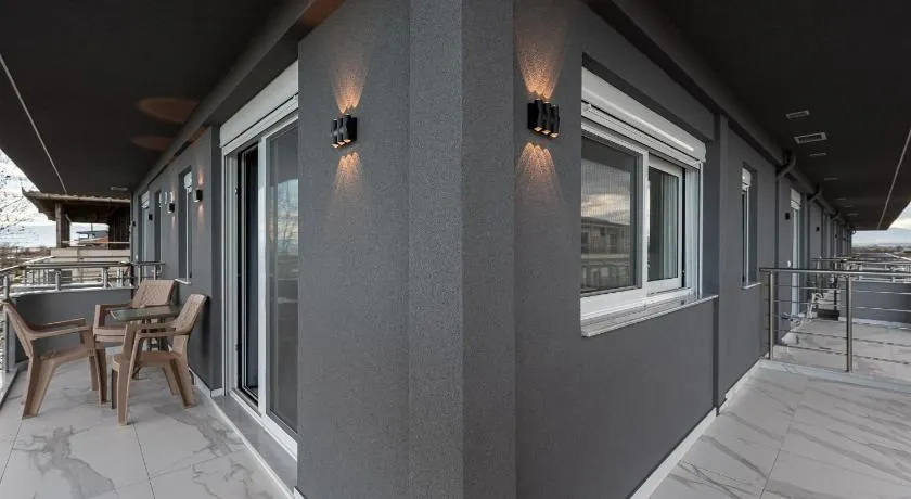 Delfini Girni Apartments - Image 1