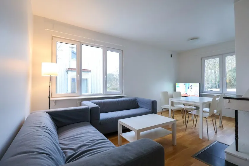 6 Beds • For Workers • 3BR • Parking • Near Volvo - Image 1