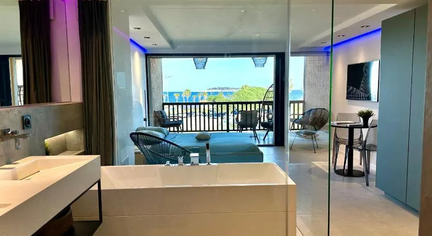 Appartement neuf climatisé - vue mer Saint-Tropez - 50m plage et port - piscine - Image 1