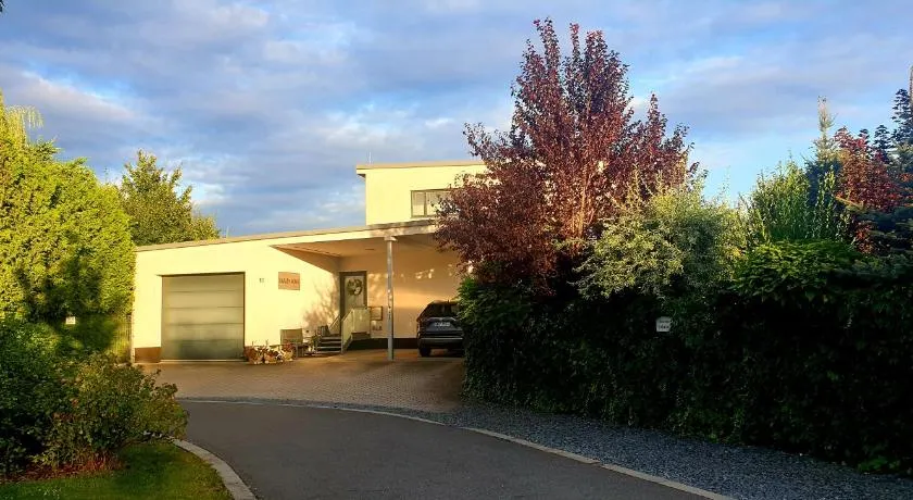 PARADY HOUSE - Image 1