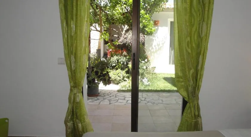 Lemon Tree Relaxing Guesthouse - Image 1