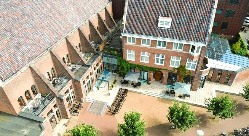 Chassé Hotel - Image 1