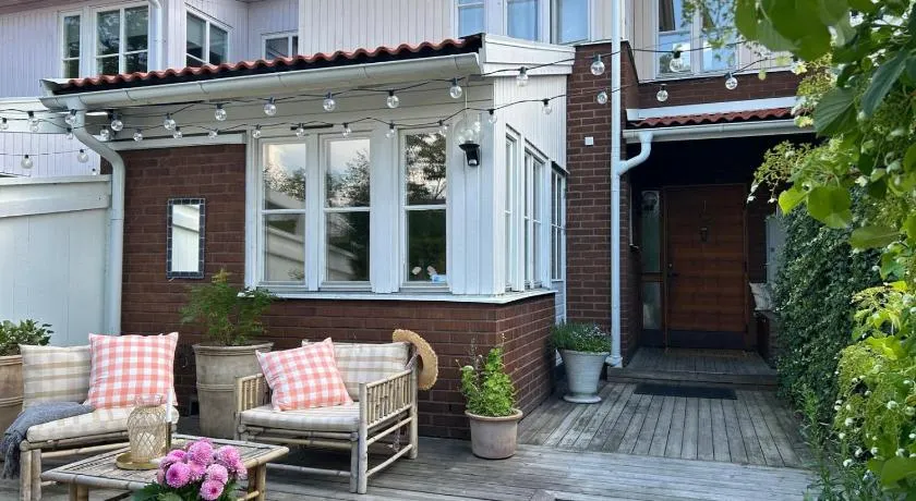 Cosy home in Segeltorp - Image 1