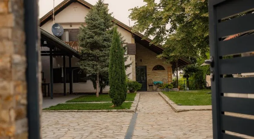 Vila Lio & Restaurant Devojacki Bunar - Image 1