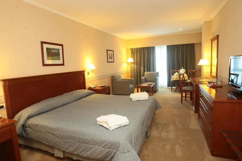 Howard Johnson Rio Ceballos Hotel y Casino - Image 1