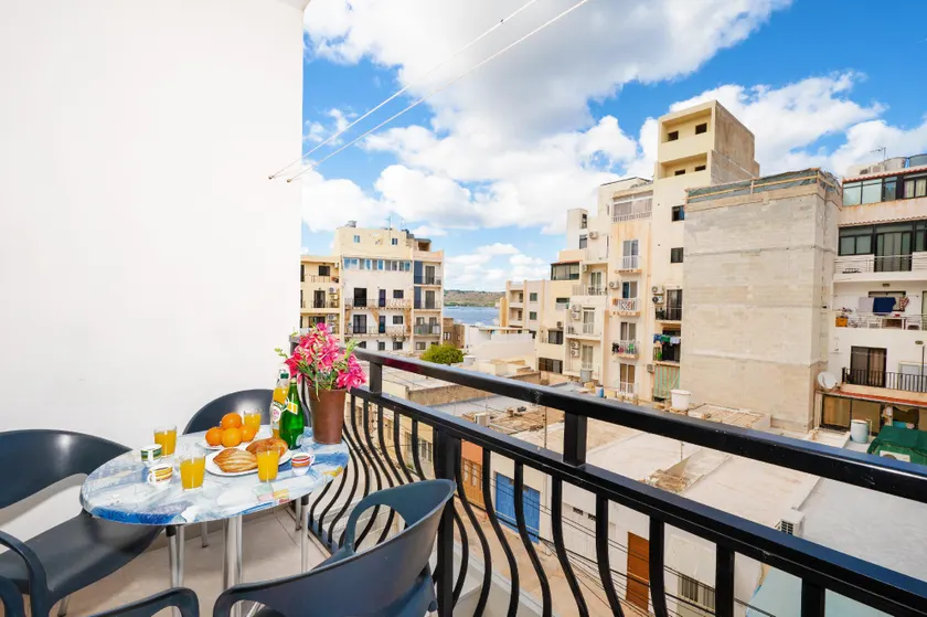 Seashells 2 bedroom Apartment with sunny terrace with stunning sea views - by Getawaysmalta - Image 1