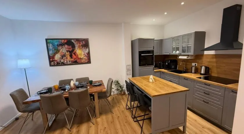 NEU - APARTMENT FOR 6 IN HAGEN- DIRECT PARKING! A45 - A1 - A46 Richtung Dortmund Netflix - WIFI, Fully-Automatic-COFFEMASHINE, KITCHEN, NETFLIX, DISNEY - Image 1
