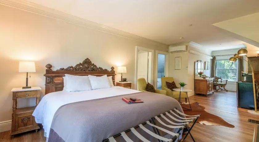 Cedar Gables Inn - Image 1