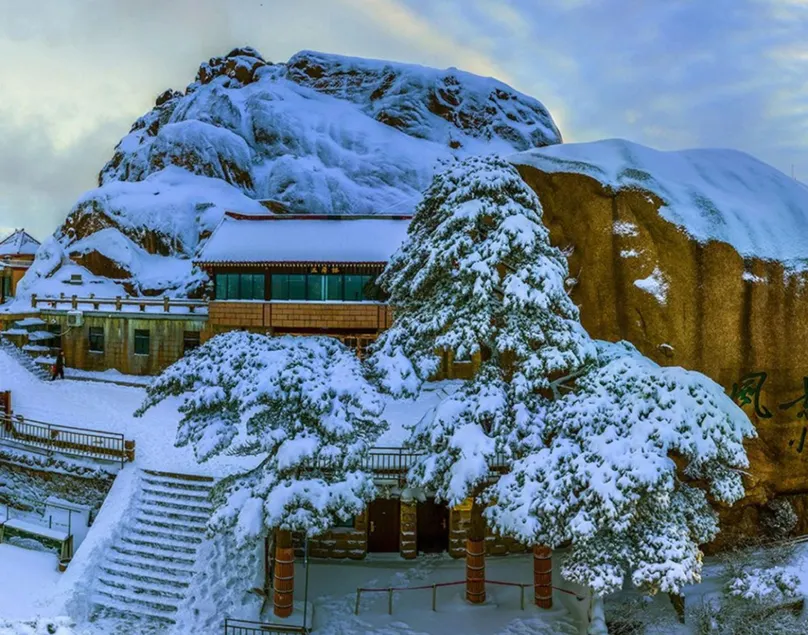 Huangshan Yupinglou Hotel - Image 1