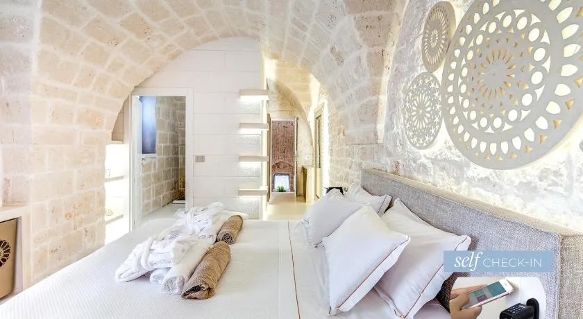 Vico Bianco Raro Smart Rooms Collection - Image 1
