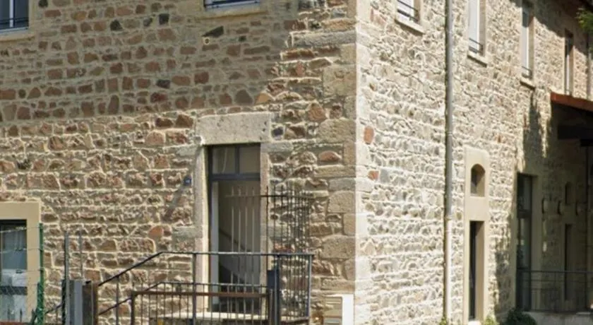 La parenthèse dorée Studio à saint bel - Image 1