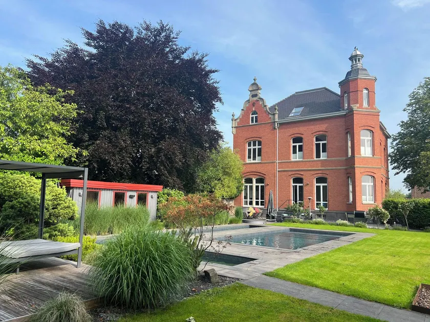 Manor house with pool - Image 1