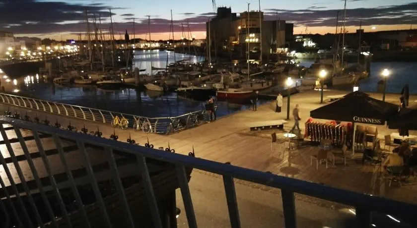 Sur le port - Image 1