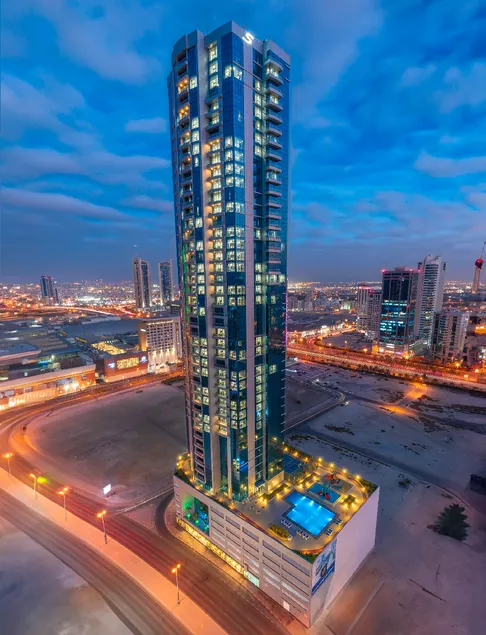 S Plaza Suites Hotel - Image 1