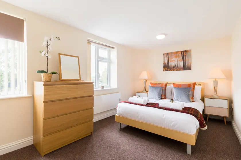 StayFord Apartments - Meriden - Near NEC - Image 1