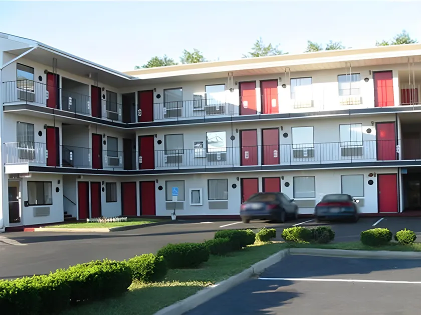 Red Carpet Inn Williamstown - Image 1
