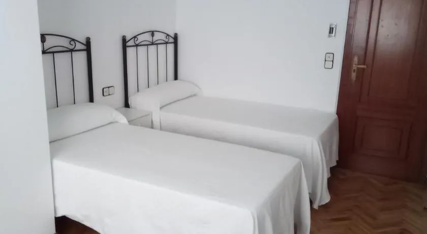 Pensión La Plaza - Image 1