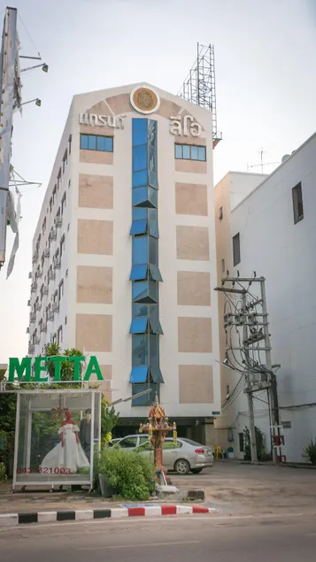 Grand Leo Hotel - Image 1