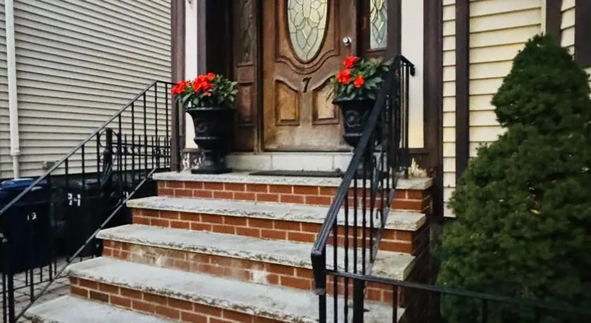 Spacious 3BR Near Boston Free Parking - Image 1