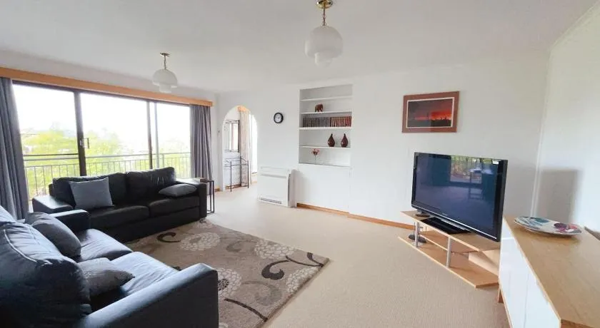 Garden villa in Lenah Valley-8minutes to CBD - Image 1