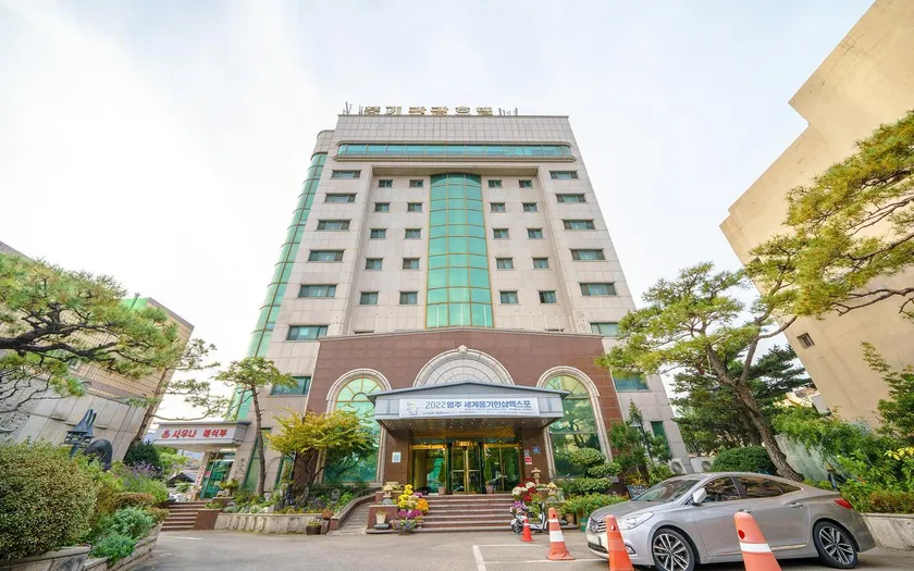 Yeongju Punggi Tourist Hotel - Image 1