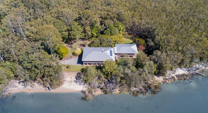 Blissful Lake Retreat - Image 1