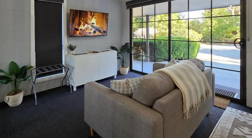 Chandelle Park Farm Stay - Image 1