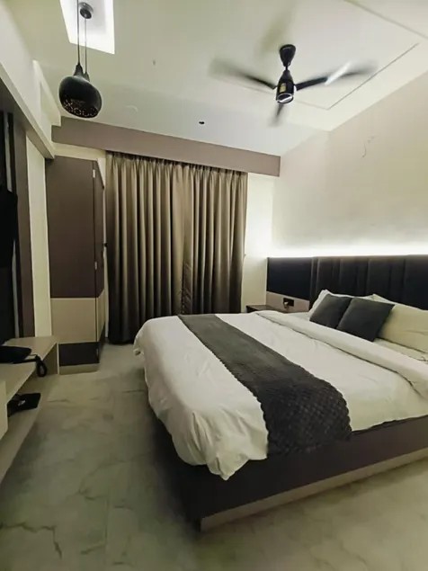 Hotel Raj Residency - Image 1