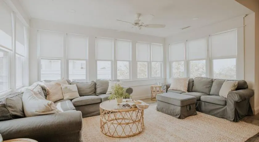 Coastal Elegance Close to Beach & Downtown - Image 1