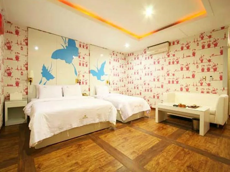 Nice Hotel - Image 1
