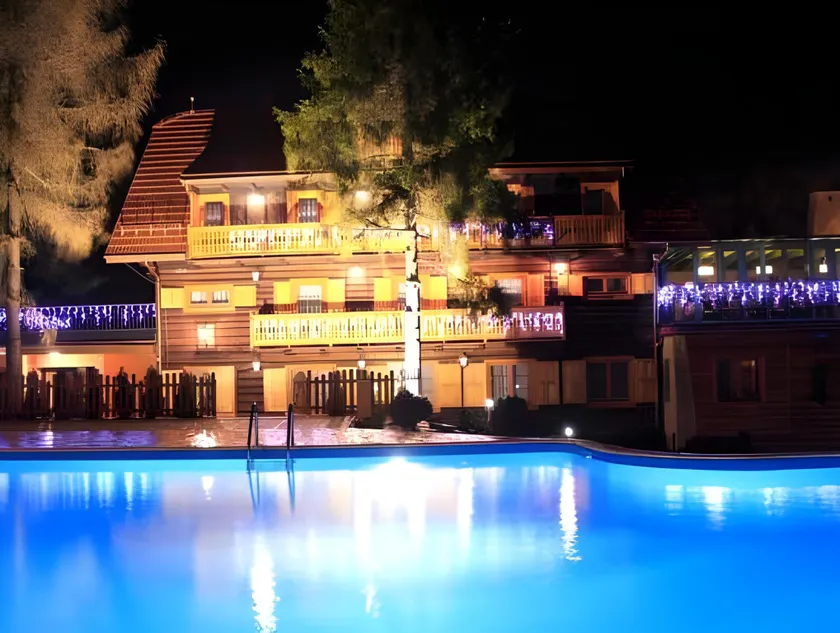 Hotel Modrzewiówka - Image 1
