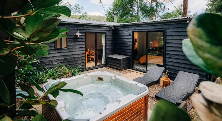 Mystwood Spa Cabins - Image 1