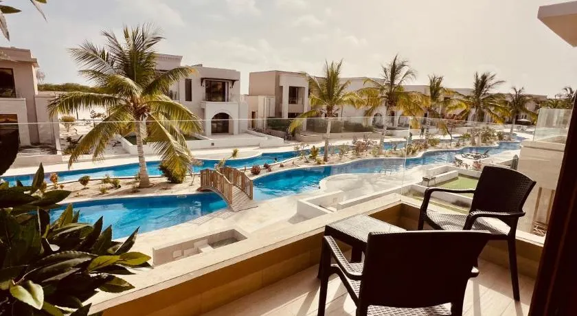 Dream Apartment - Near Beach with Pool View & WiFi - Image 1