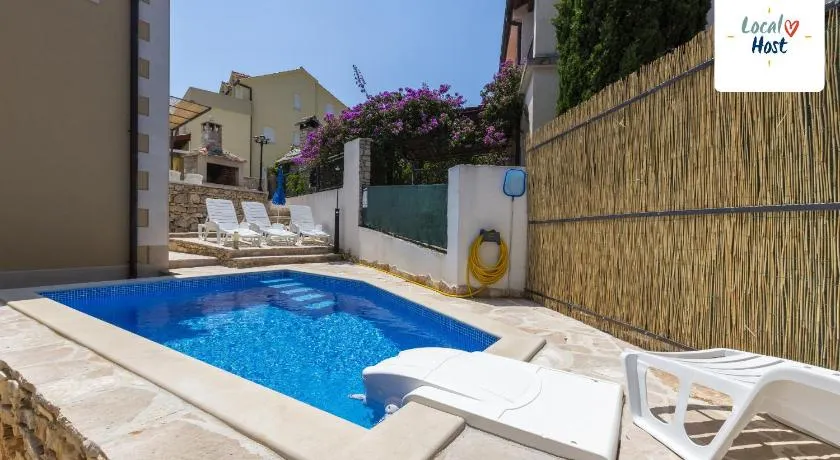 Apartments Listes - Image 1