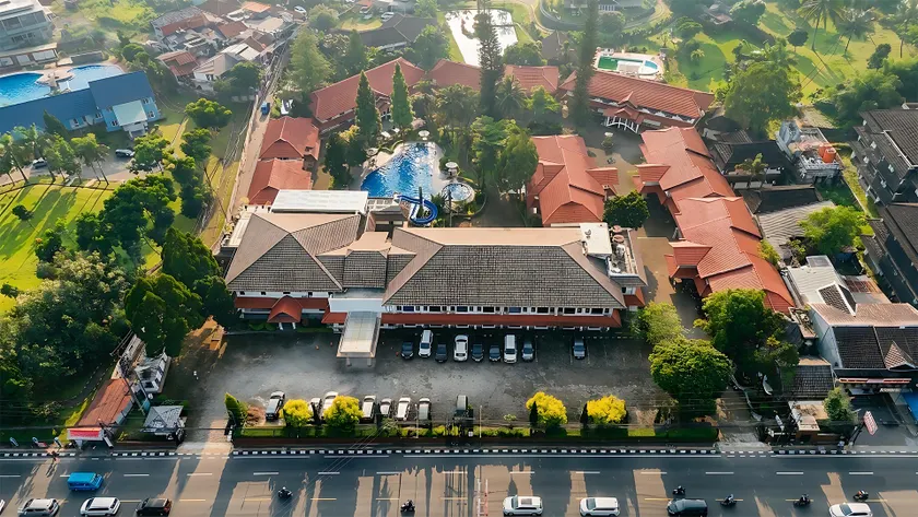 Parama Hotel - Image 1