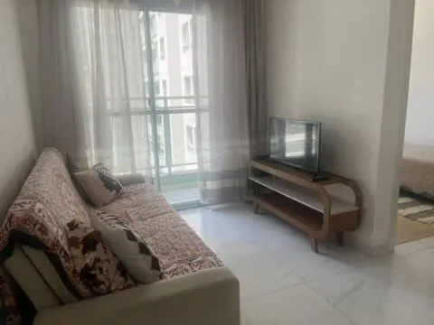 Apartamento de 2 quartos, com piscina e há 10 km de copacabana - Image 1