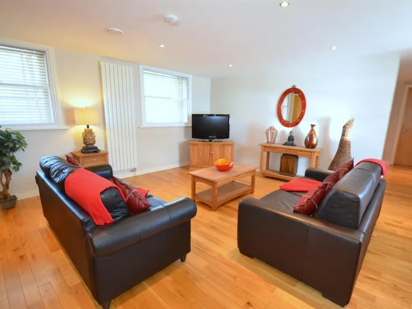 93a Grey Street Apartments - Image 1