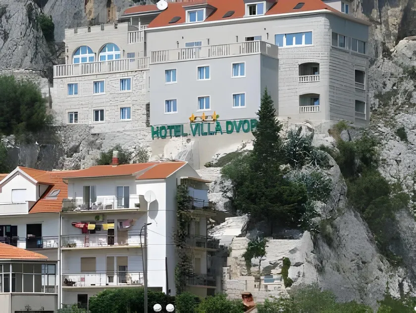 Hotel Villa Dvor - Image 1