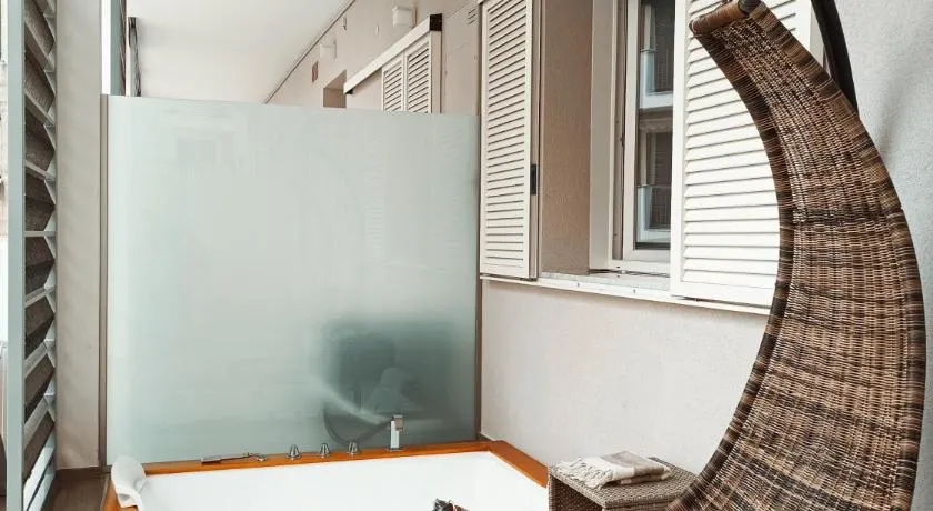 GF Holiday Suite 2 - Image 1