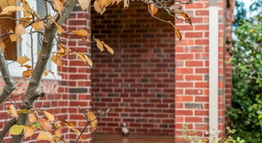 Convenient & Cosy Home in Camberwell - Image 1