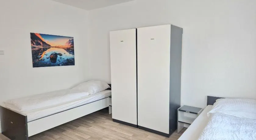 Meribu W18-20 Wohnung für Monteure und Arbeiter - Image 1
