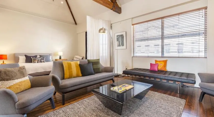 Smith Street Studio - Trendy Inner-city Balcony Stay - Image 1