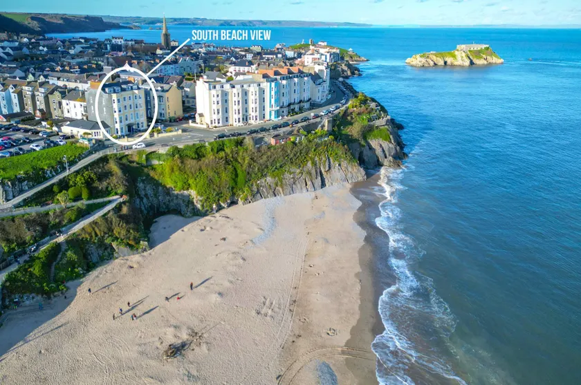South Beach View - 2 Bedroom Apartment - Tenby - Image 1
